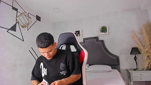 DylanRoyce  online show from 3, 6, 2026
