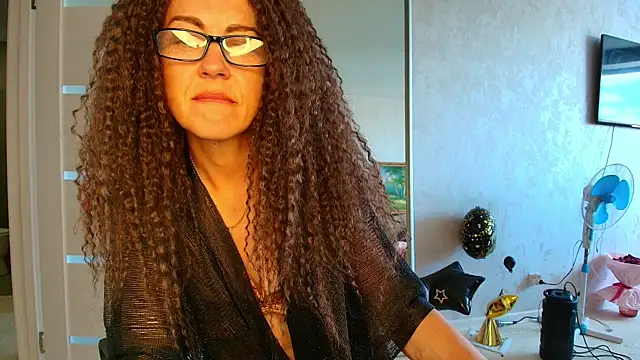 Snapshot of LioraWeiss chatting on 16, 6, 2026 LioraWeiss online show from 16, 6, 2026