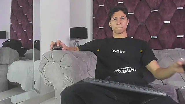 Snapshot of TonyBenedetti chatting on 10, 7, 2026 TonyBenedetti online show from 10, 7, 2026