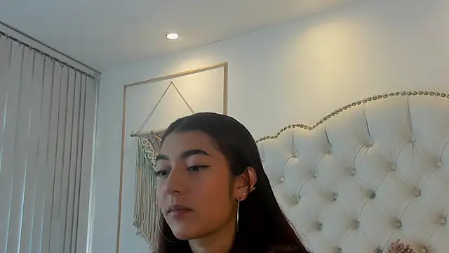 Sara funy online show from 3, 6, 2026
