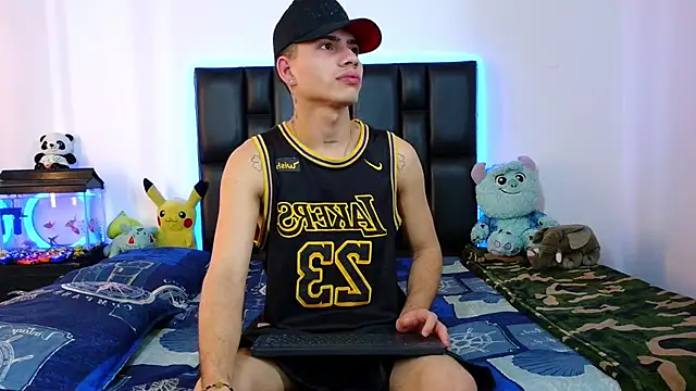 Snapshot of Dereek_Hot chatting on 26, 2, 2026 Dereek Hot online show from 26, 2, 2026