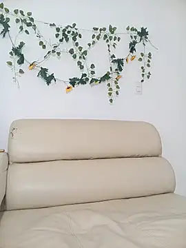 TinnaPeyton online show from 4, 3, 2026