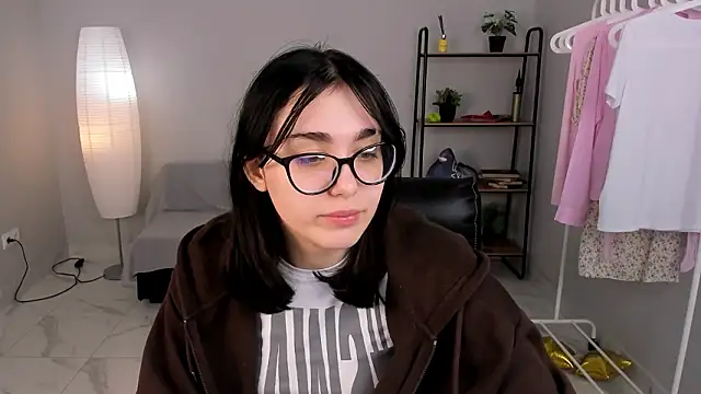 Snapshot of Bell_Menis chatting on 17, 3, 2026 Bell Menis online show from 17, 3, 2026