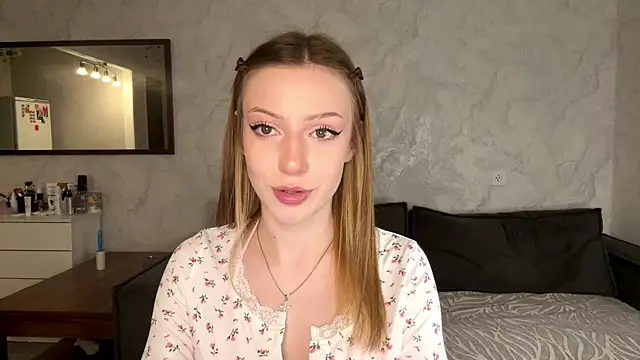 Snapshot of Rosalielue chatting on 20, 6, 2026 Rosalielue online show from 20, 6, 2026