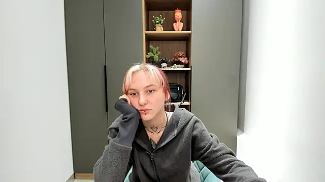 LilySalmond online show from 27, 2, 2026