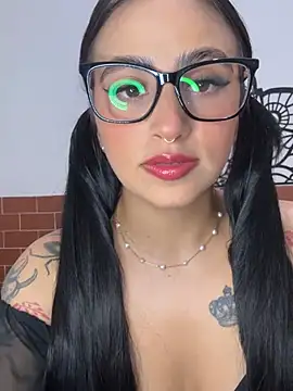 Snapshot of Emily_cute777 chatting on 1, 3, 2026 Emily cute777 online show from 1, 3, 2026