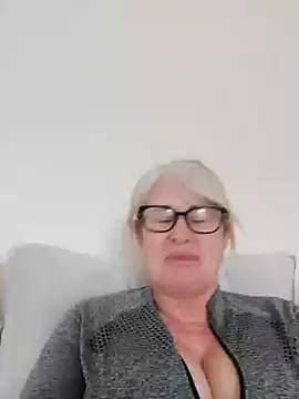 FlirtyFleur-x online show from 27, 3, 2026