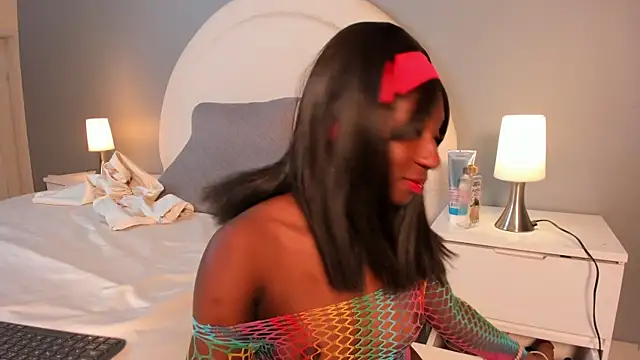 zoepinkett online show from 29, 6, 2026