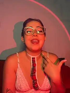 Snapshot of lorettaivonne chatting on 2, 3, 2026 lorettaivonne online show from 2, 3, 2026