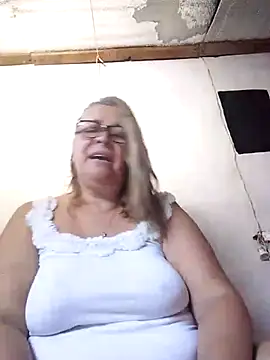 momismilf544 online show from 22, 4, 2026