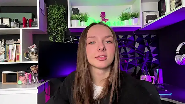 Snapshot of ClydeStiliner chatting on 3, 3, 2026 ClydeStiliner online show from 3, 3, 2026