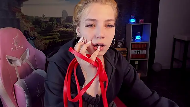 RosaFowler online show from 28, 3, 2026