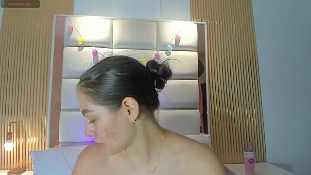 Megaan Rousee online show from 13, 4, 2026