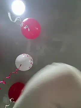   Nahomy online show from 5, 3, 2026