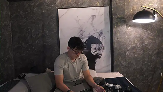 Mia and Belmonth online show from 9, 4, 2026