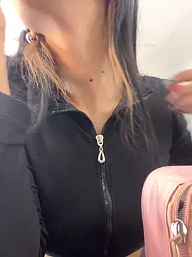 VioletaHills  online show from 4, 3, 2026