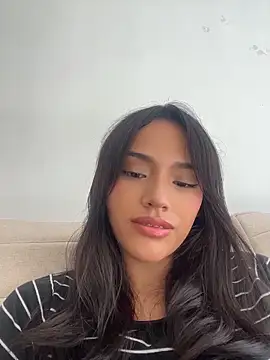 Mia-villalobos online show from 17, 6, 2026