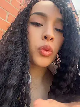 Mia-villalobos online show from 24, 7, 2026