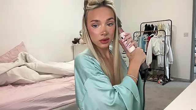 Naughtyblondex online show from 22, 7, 2026
