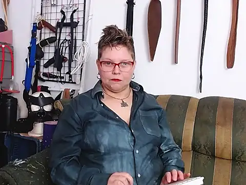 Leah R online show from 26, 3, 2026