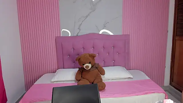 Mily17  online show from 13, 4, 2026