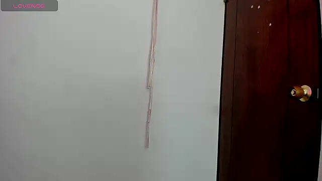 Nahomy Collins  online show from 26, 4, 2026