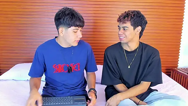 peakk twiinns online show from 7, 4, 2026