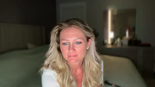 BlondeMilf82 online show from 19, 6, 2026