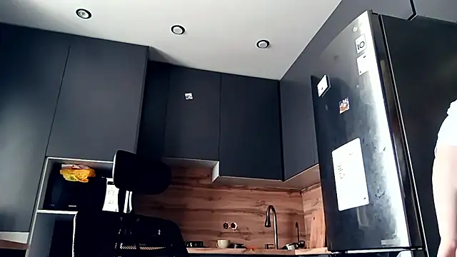 Snapshot of FreedaRiesinger chatting on 3, 3, 2026 FreedaRiesinger online show from 3, 3, 2026