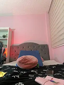 Franchezcaa  online show from 10, 4, 2026