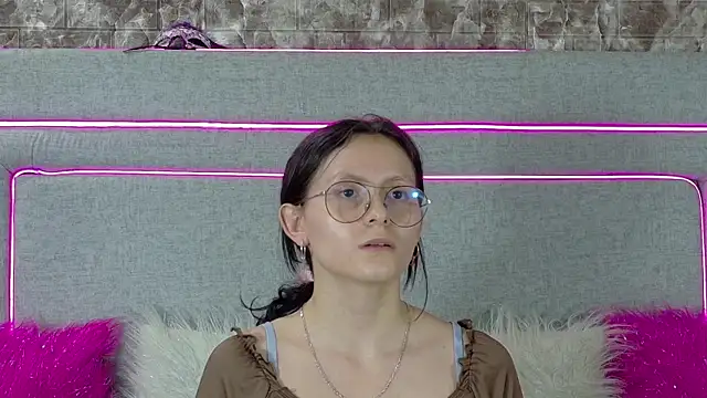 Naomimolie online show from 16, 7, 2026