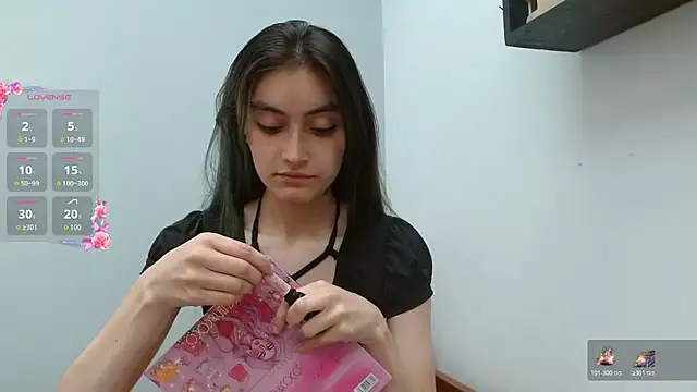 Snapshot of naomi_unu chatting on 24, 7, 2026 naomi unu online show from 24, 7, 2026