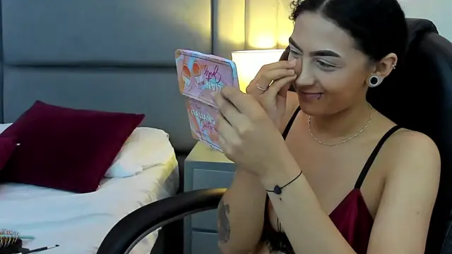 EllaEvanzz online show from 8, 3, 2026