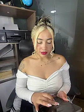 ManuelaVeeleez online show from 3, 7, 2026