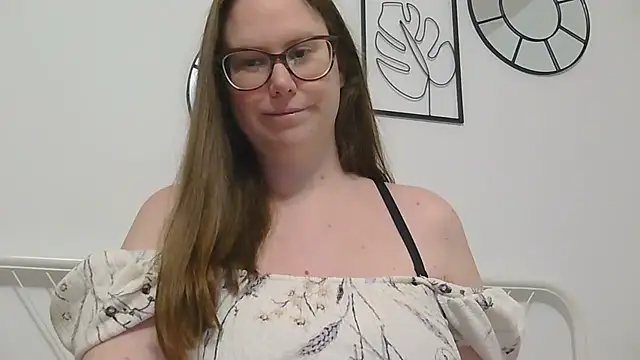 CelineThompson online show from 22, 4, 2026