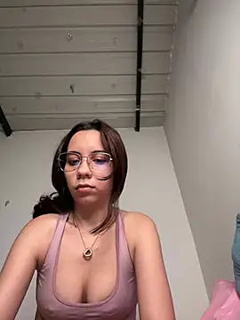 Snapshot of Nicole_Cute04 chatting on 4, 5, 2026 Nicole Cute04 online show from 4, 5, 2026