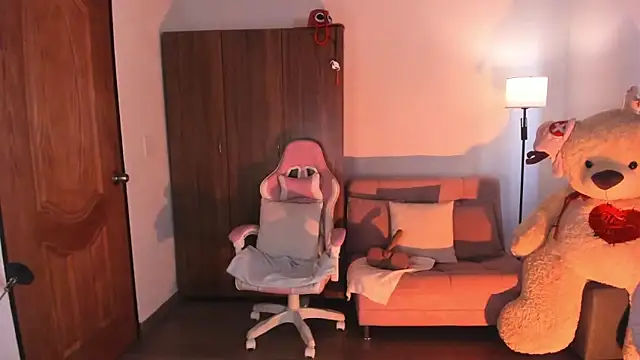 hi kiittyy online show from 5, 4, 2026