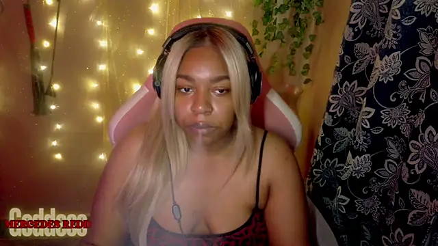 Snapshot of Goddess_MercedesRedd chatting on 13, 7, 2026 Goddess MercedesRedd online show from 13, 7, 2026