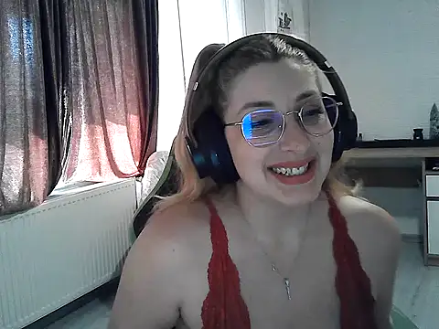 Snapshot of RyonaRyaa chatting on 6, 4, 2026 RyonaRyaa online show from 6, 4, 2026