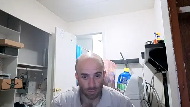 Snapshot of CirclingClass chatting on 20, 10, 2025 CirclingClass online show from 20, 10, 2025