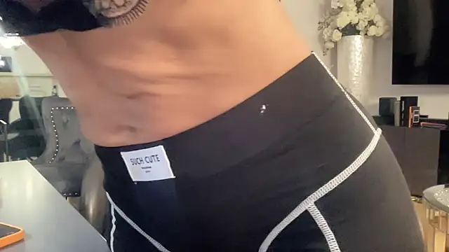 AMBER HARD online show from 8, 4, 2026