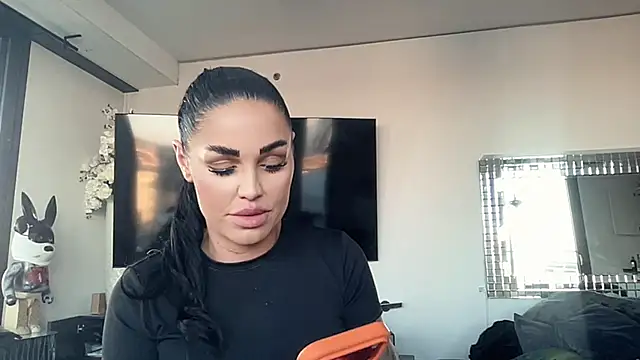 AMBER HARD online show from 22, 4, 2026