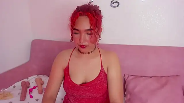 Snapshot of CoralineRed chatting on 1, 6, 2026 CoralineRed online show from 1, 6, 2026