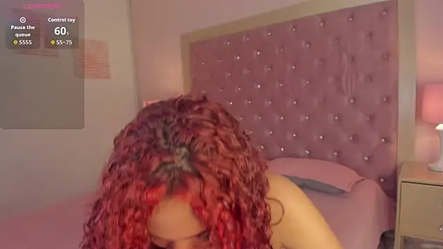 Snapshot of CoralineRed chatting on 5, 6, 2026 CoralineRed online show from 5, 6, 2026