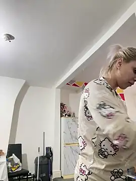 Giullyaxxx online show from 8, 3, 2026