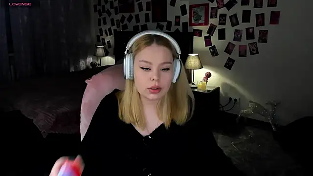 AmeliaMerris online show from 28, 4, 2026