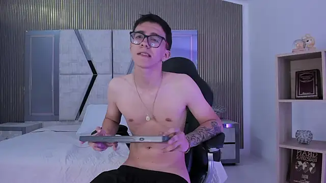 Snapshot of TylerCross_ chatting on 11, 3, 2026 TylerCross online show from 11, 3, 2026