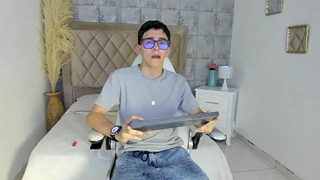 Snapshot of TylerCross_ chatting on 14, 3, 2026 TylerCross online show from 14, 3, 2026