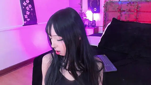 Snapshot of Vickmoon chatting on 8, 7, 2026 Vickmoon online show from 8, 7, 2026