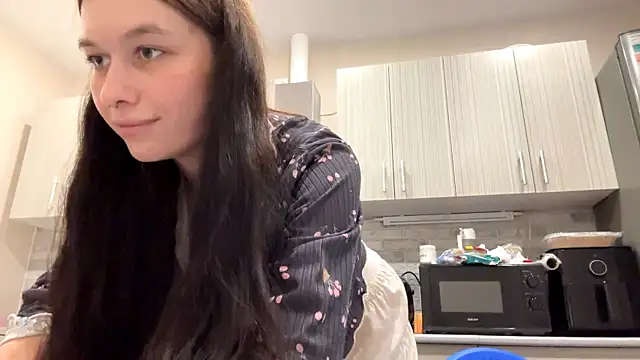 LaraDraggoo online show from 3, 4, 2026